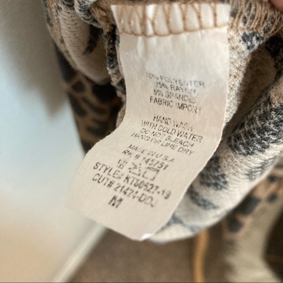 Altar’d State Leopard Vneck Bell Sleeve Peplum top medium - Picture 5 of 5